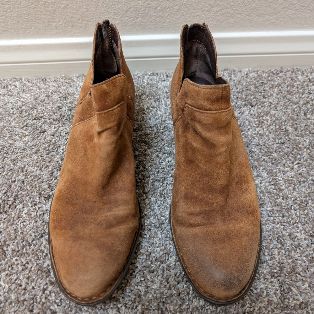 Born Tan Chukka Boots Suede Ankle Design